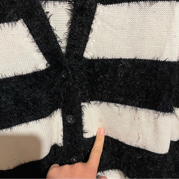 Two By Vince Camuto Black White Striped Long Sleeve Button Front Cardigan Sz XS - Picture 3 of 7